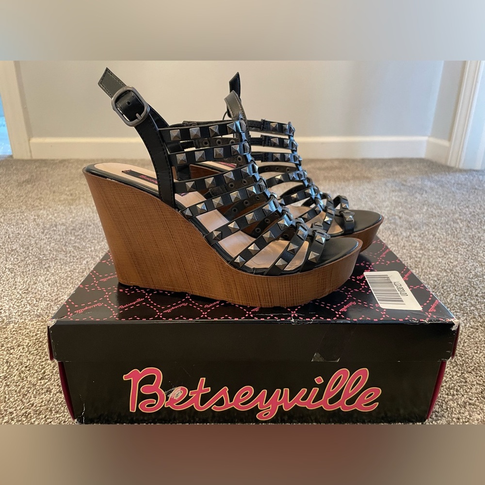 Women’s wedge heels size 8